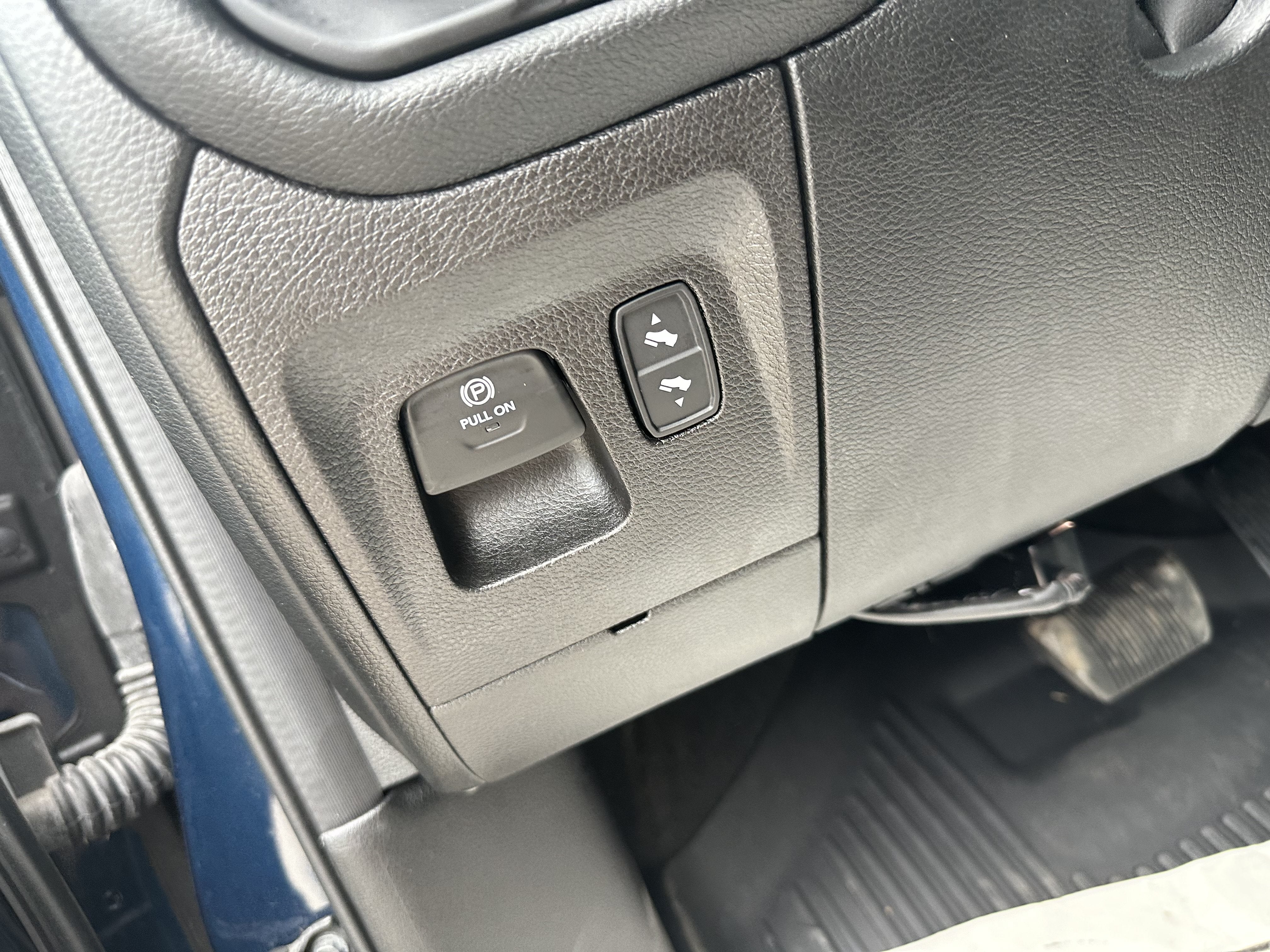2022 RAM 1500 Laramie Crew Cab 4x4 5'7" Box