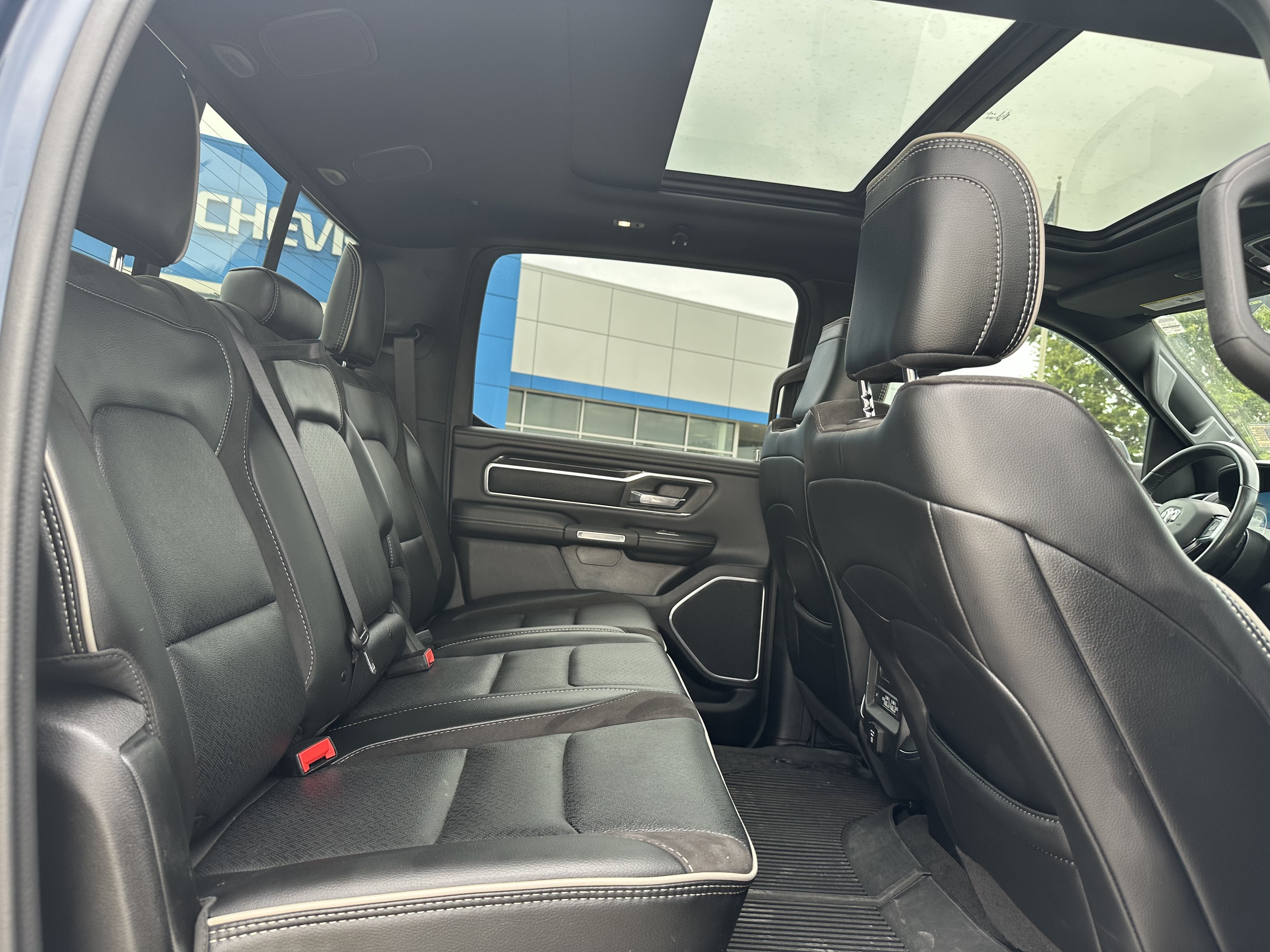 2022 RAM 1500 Laramie Crew Cab 4x4 5'7" Box