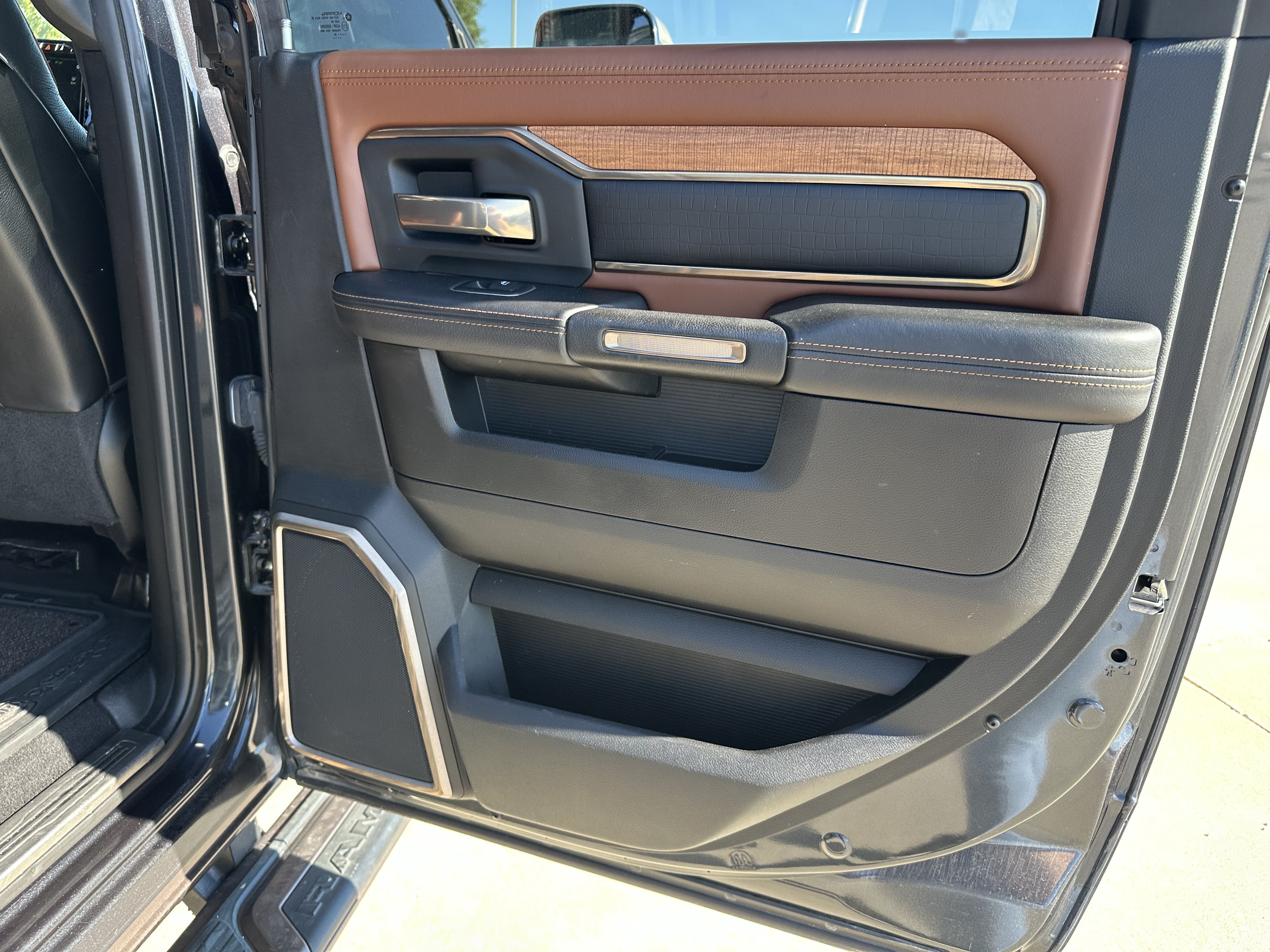 2020 RAM 2500 Laramie Longhorn Crew Cab 4x4 6'4" Box