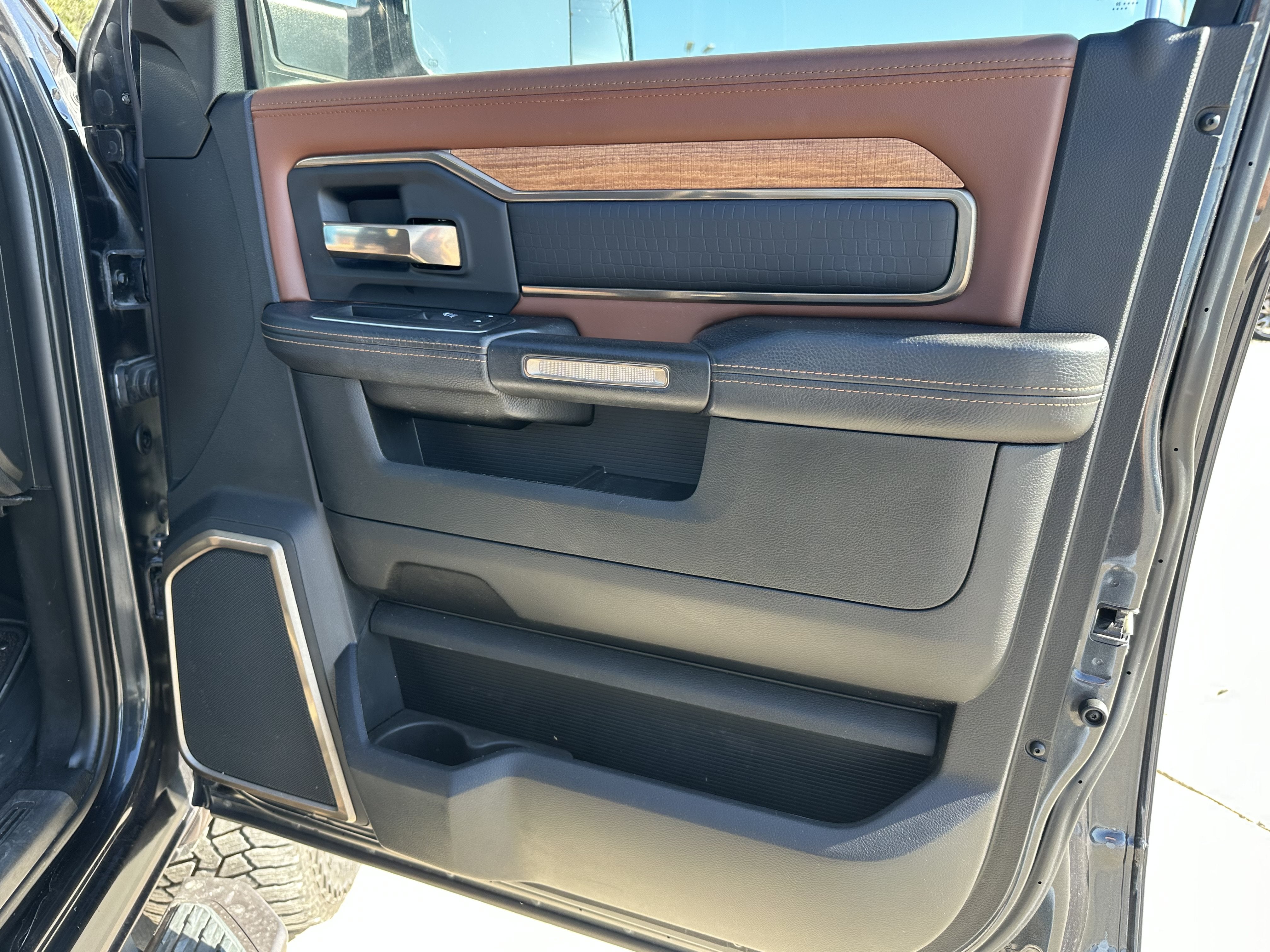2020 RAM 2500 Laramie Longhorn Crew Cab 4x4 6'4" Box