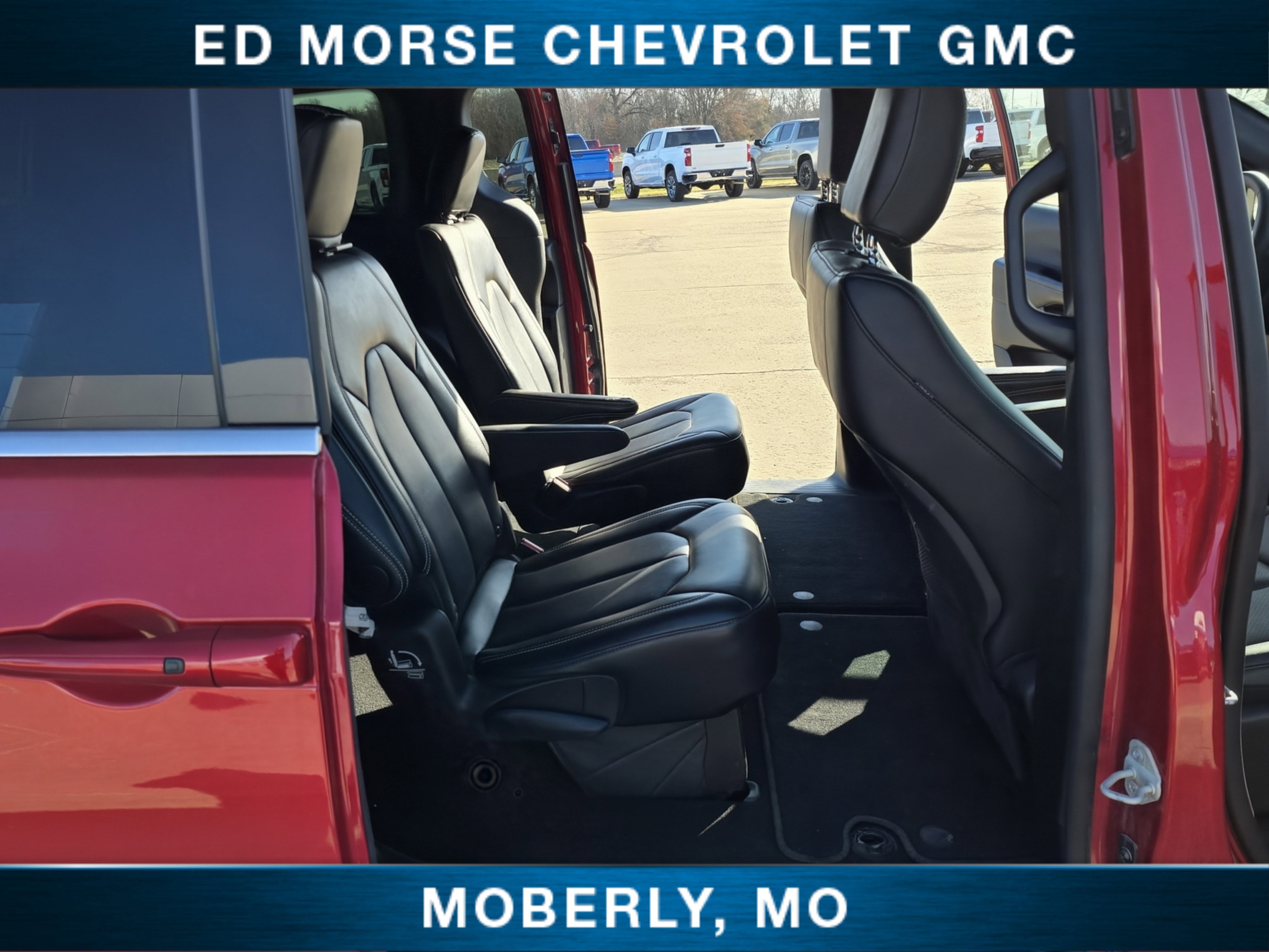 2025 Chrysler Pacifica Select