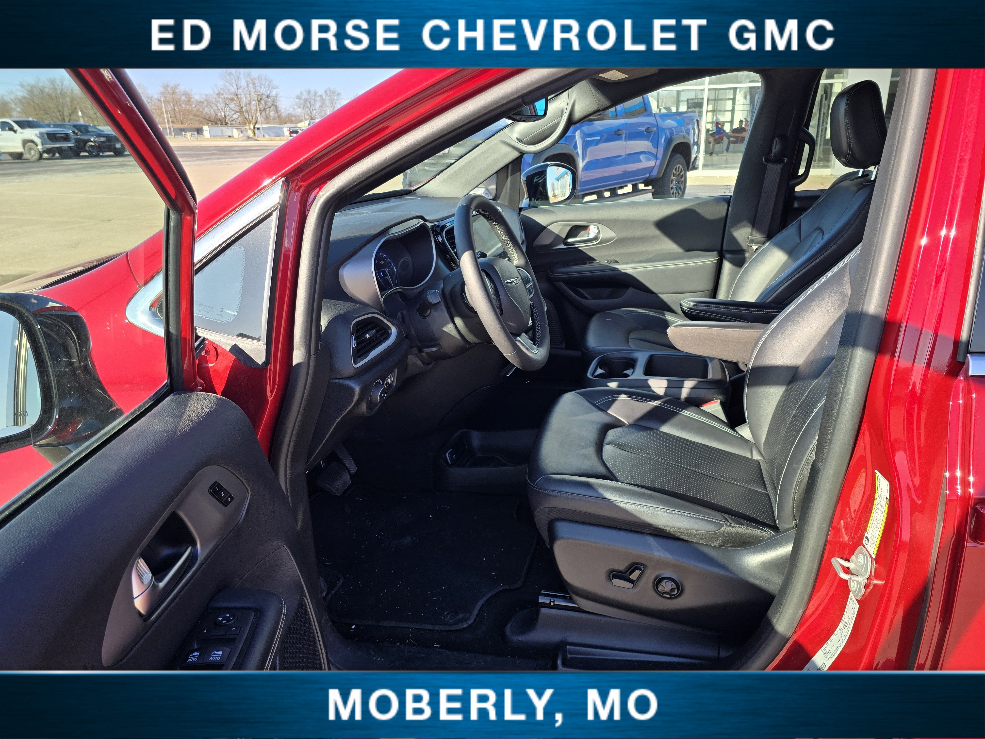 2025 Chrysler Pacifica Select